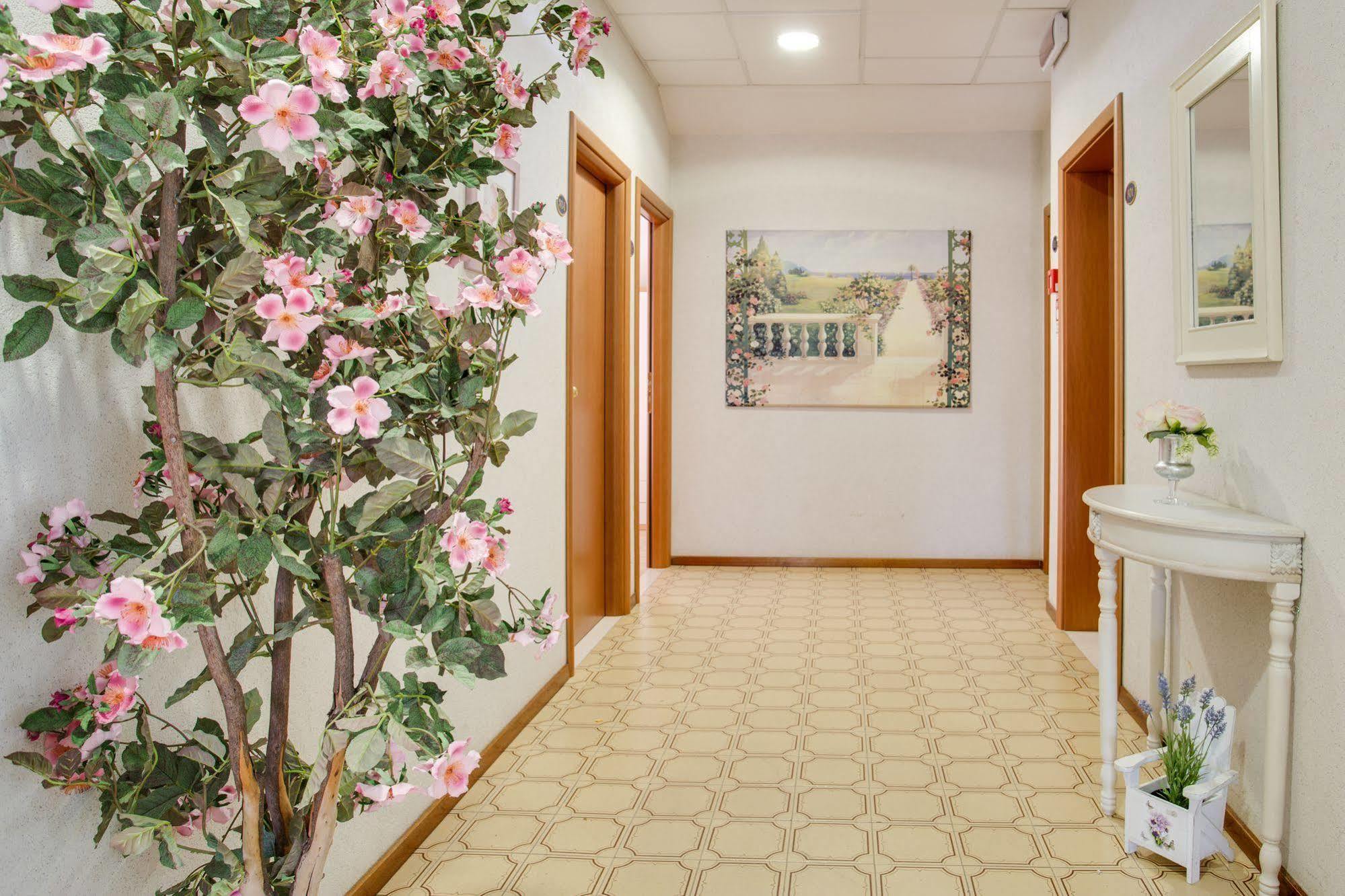 Hotel Villa Dei Gerani Rimini Exterior foto